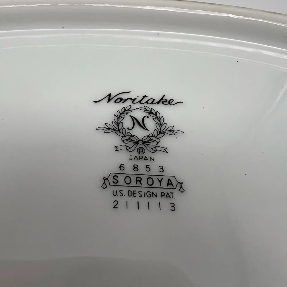 Noritake Soroya 6853 Oval Serving Dish‎ Light Green Daisy Simple Floral Pattern